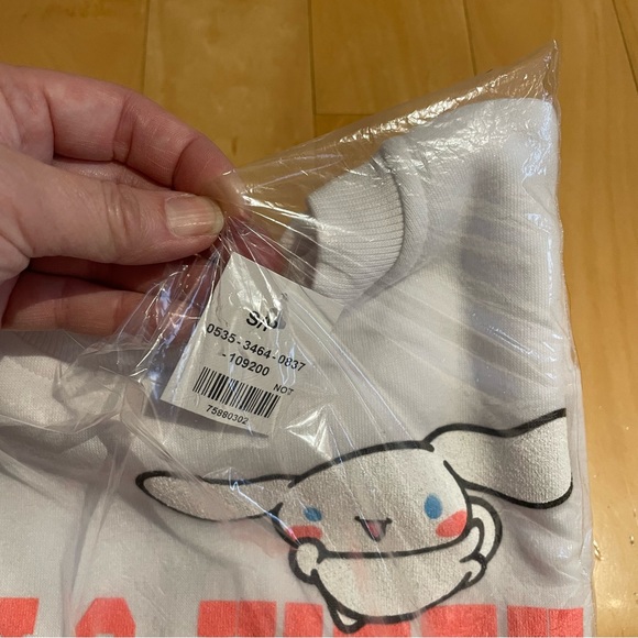 NWT sanrio and friends white sweatshirt - Picture 8 of 8